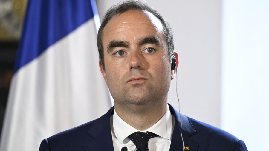 Lecornu entame d'ultimes négociations, Macron lâché par ses alliés