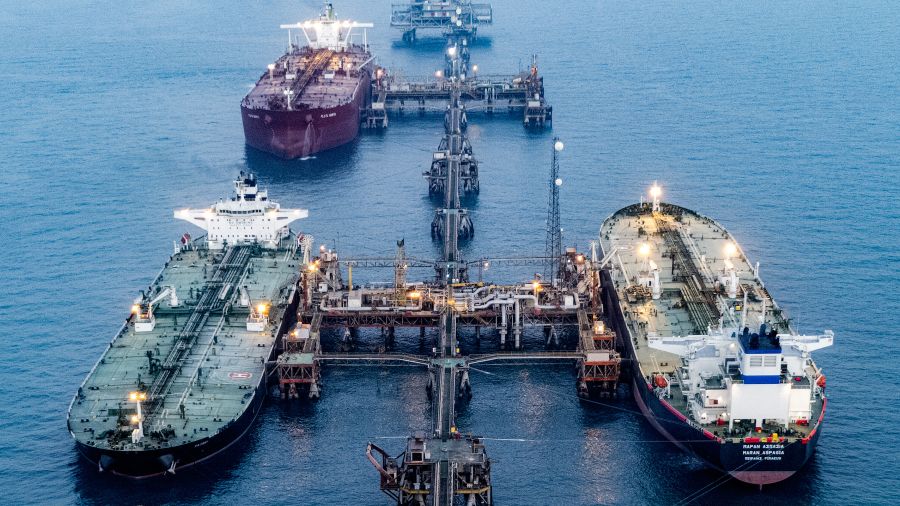 Le pétrole grimpe au plus haut depuis près de deux ans