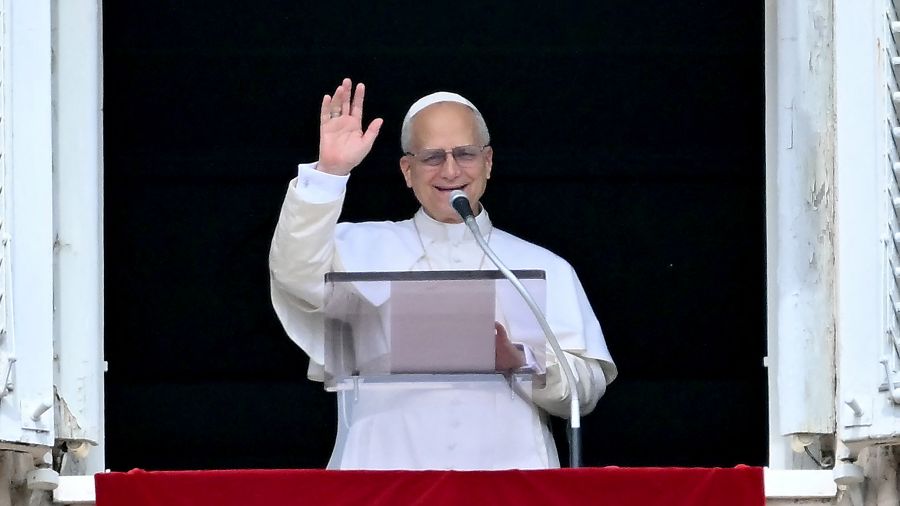 Léon XIV fête ses 70 ans, des fidèles lui souhaitent un joyeux anniversaire au Vatican