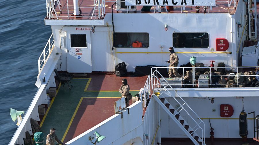 Un pétrolier de la flotte fantôme russe intercepté au large des côtes françaises, deux gardes à vue