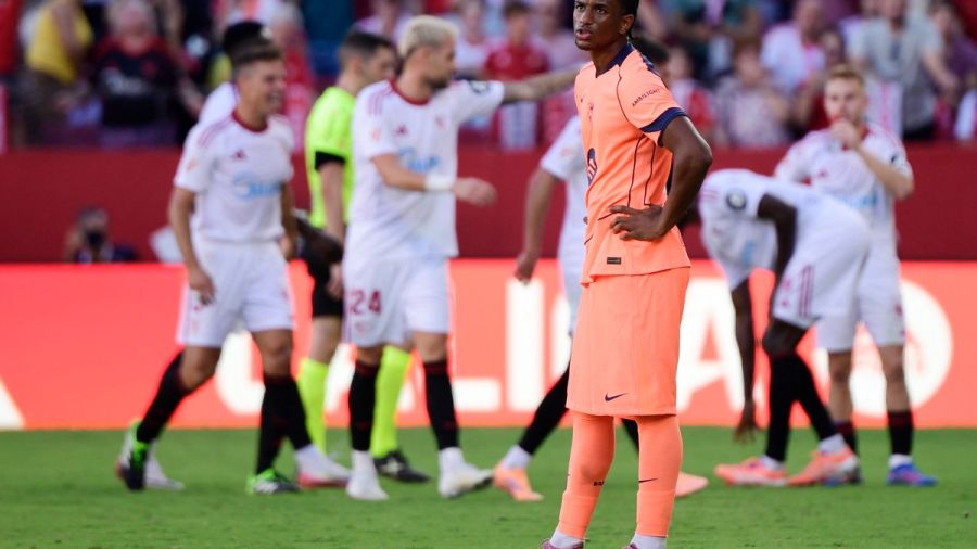 Espagne: le Barça sombre à Séville et laisse filer le Real Madrid en tête