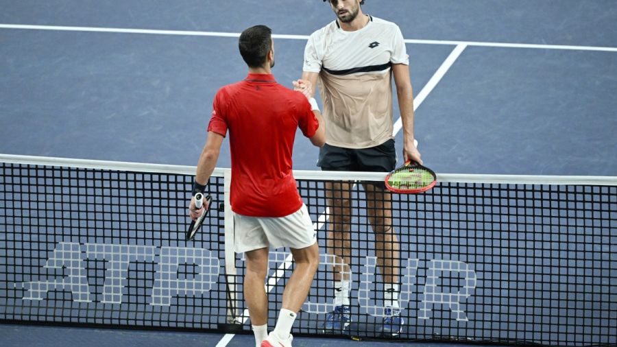 Tennis: le Monégasque Valentin Vacherot bat Novak Djokovic et se hisse en finale à Shanghai