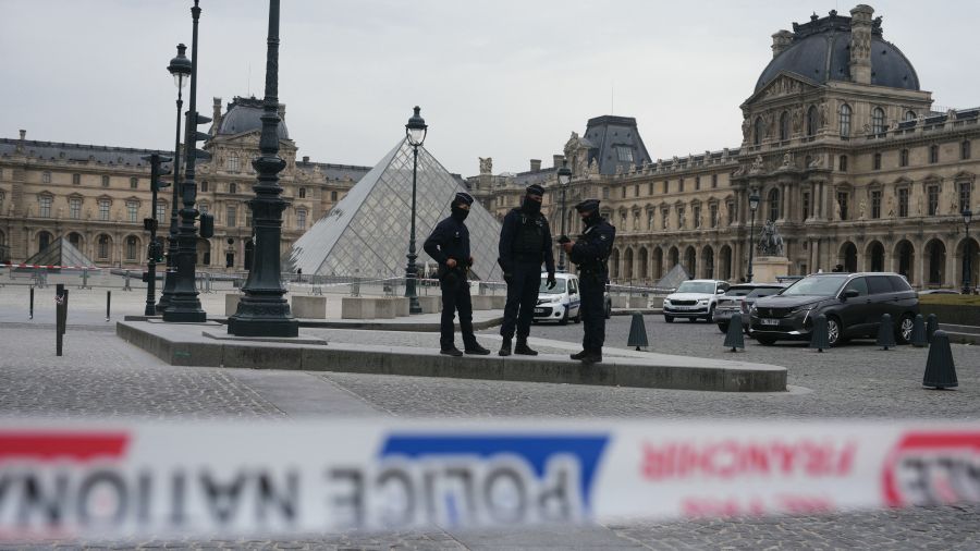 Louvre: les agents en grève, le musée restera fermé lundi