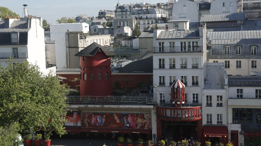 Montmartre en péril: le refuge du poète Jacques Prévert face à la réhabilitation du Moulin Rouge