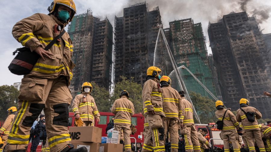 Hong Kong : au moins 55 morts dans le pire incendie depuis des décennies
