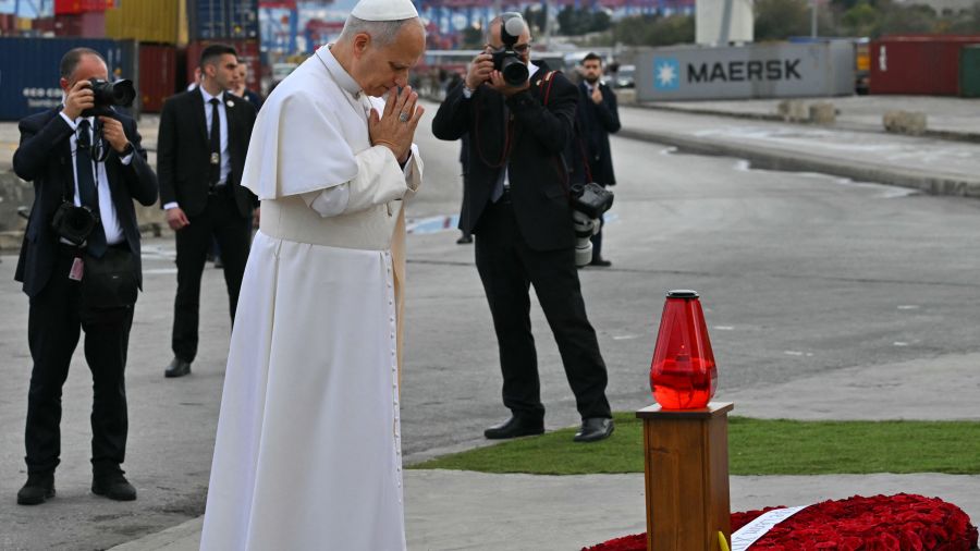 Présence humaine et prière : le pape au port de Beyrouth