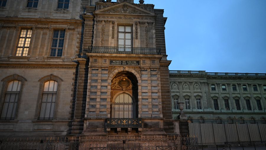 Sécurité au Louvre: l’ancien président du musée auditionné