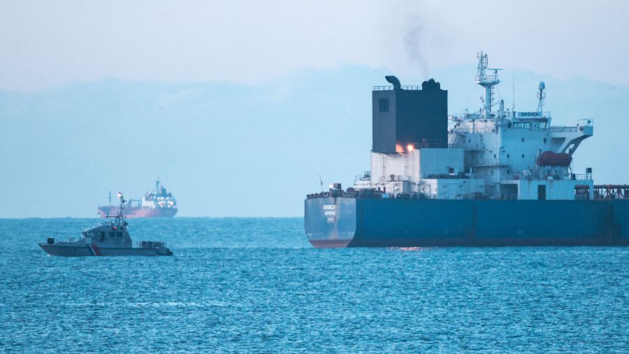 «Flotte fantôme» russe: le capitaine chinois d’un pétrolier arraisonné en garde à vue en France