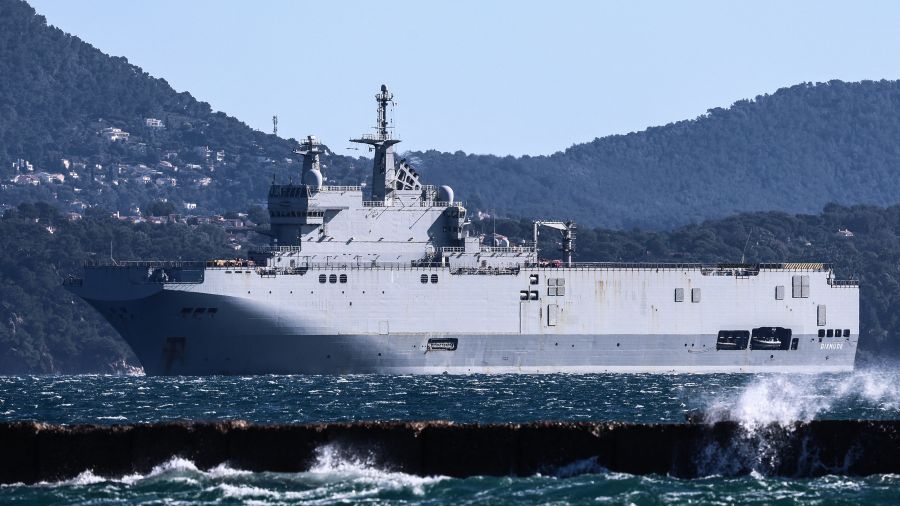 Guerre au Moyen-Orient: la France déploie un porte-hélicoptères amphibie en Méditerranée