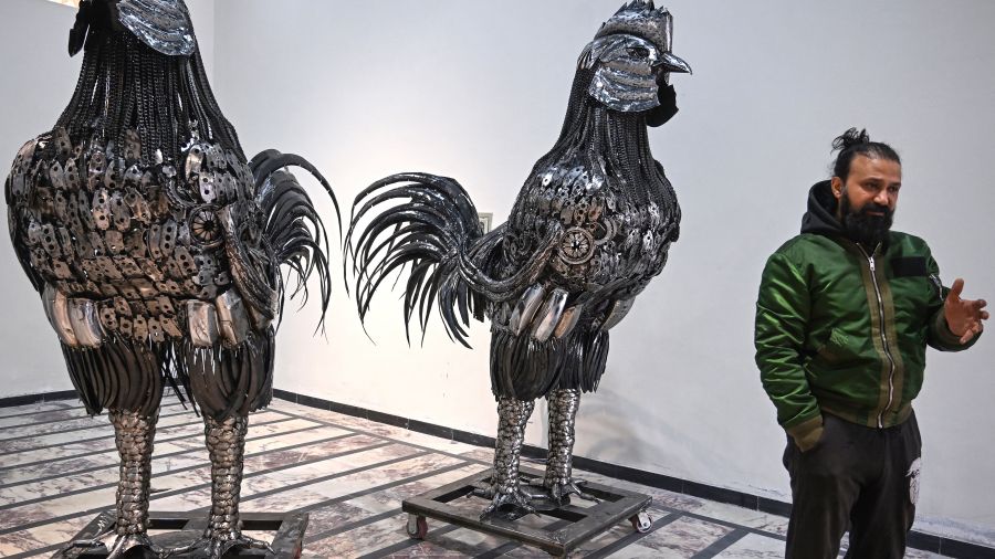 De la casse à l’art: un Pakistanais façonne des œuvres monumentales en métal