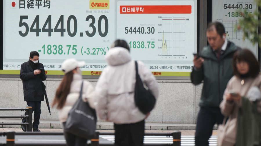 Marchés en Asie: les Bourses chutent, le pétrole toujours en hausse