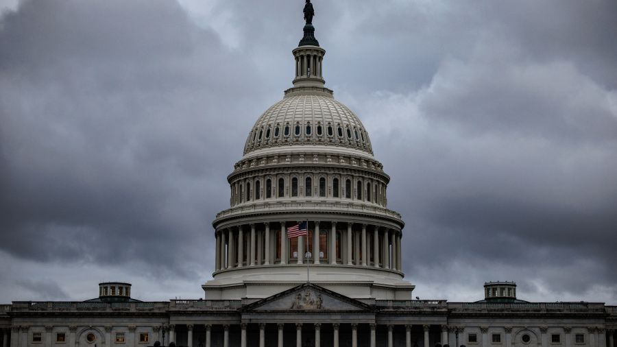 Le Congrès américain adopte le projet de loi de Lindsey Graham prévoyant des sanctions contre la Russie.