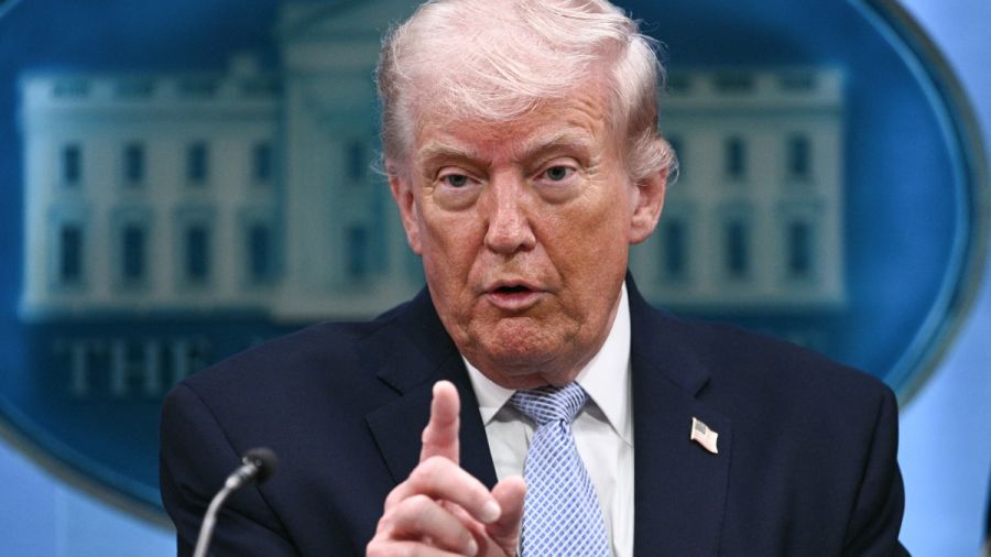 Trump menace l’Iran de détruire tout navire militaire forçant le blocus des ports