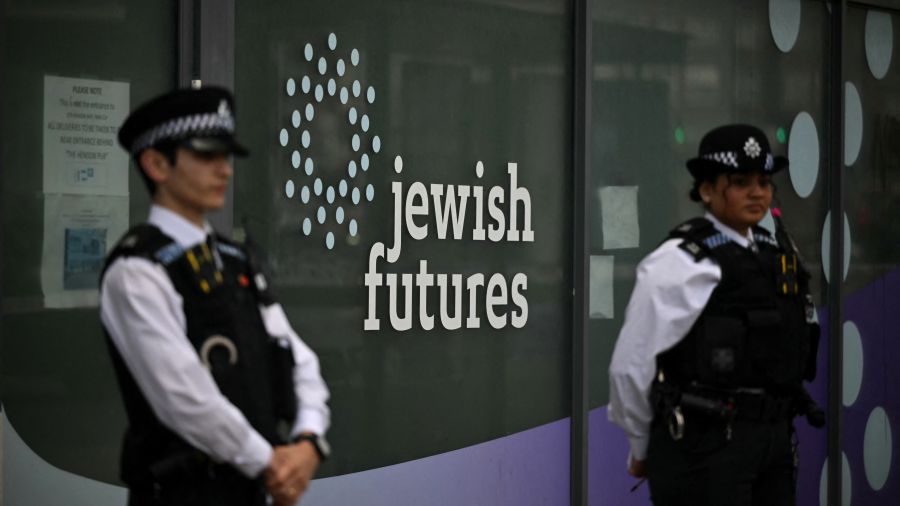 À Londres, la police antiterroriste enquête après un incendie contre l'ancien local d'une association juive