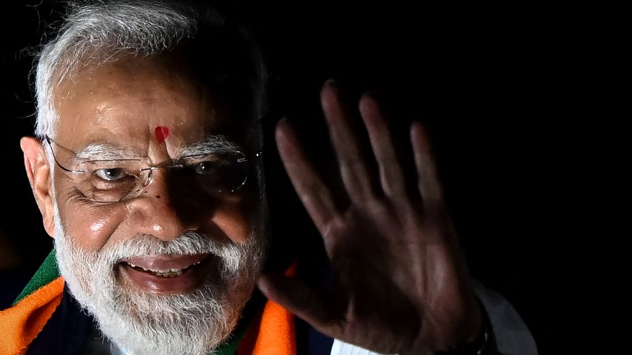 Modi appelle les Indiens à réduire leur consommation de carburants