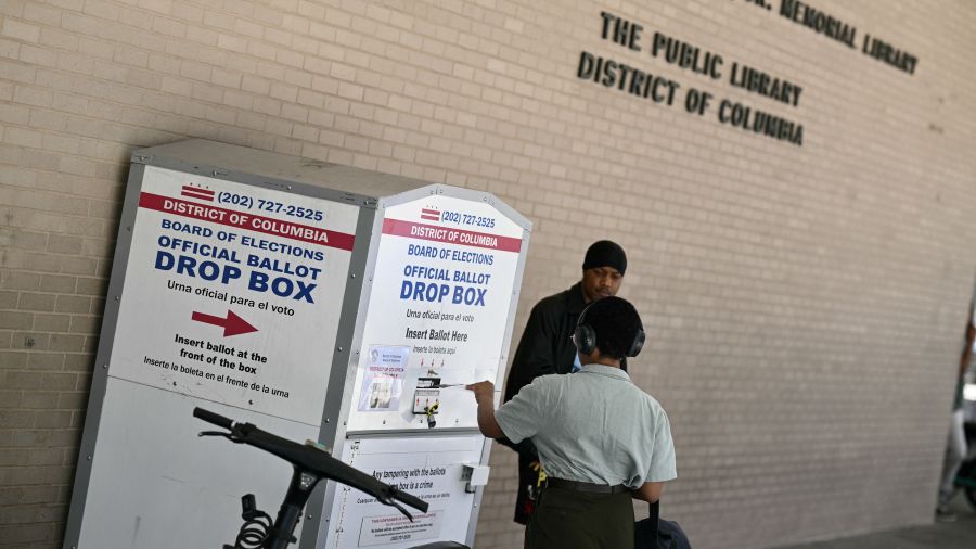 Les États-Unis à 100 jours d'élections de mi-mandat décisives pour Trump