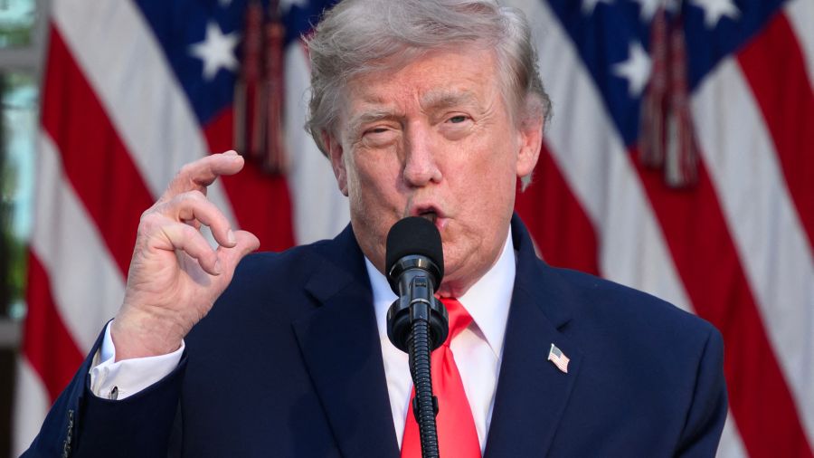 Trump de retour au gala de la presse trois mois après le chaos d'avril