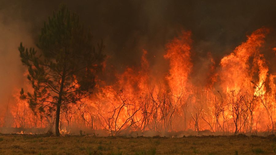 Incendie en France: les pompiers dans «l'impuissance» face à un «orage de feu» inédit