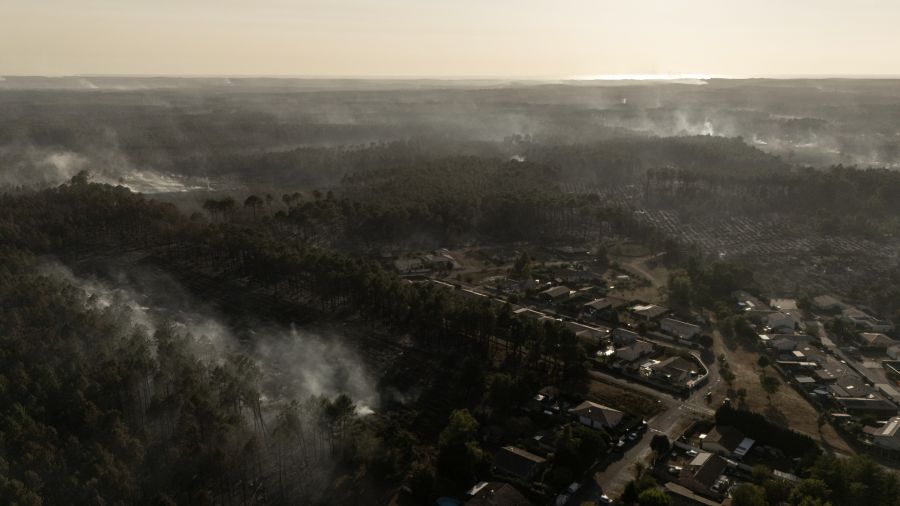 Incendie dans le sud-ouest de la France: le feu «toujours stabilisé», le risque de reprises persiste
