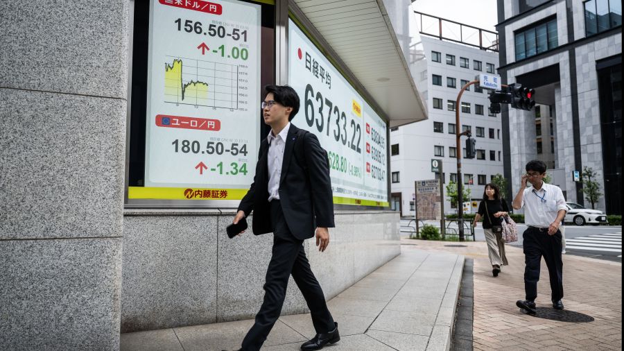 Petite baisse du dollar avec l'anticipation d'un accord sur le détroit d'Ormuz