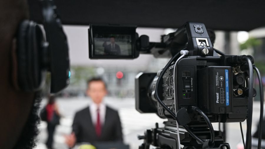 Les grandes chaînes américaines solidaires de CNN, écartée de la Maison Blanche