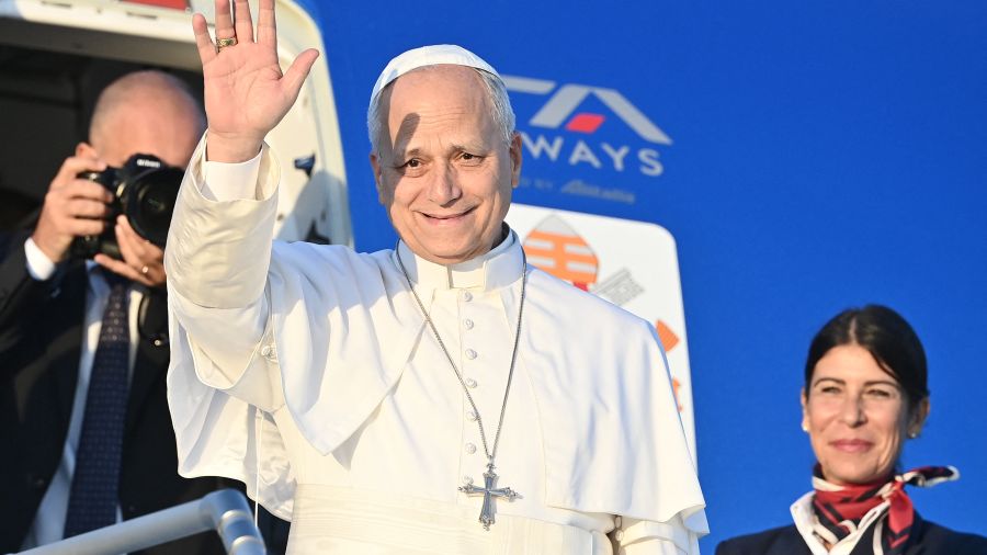 Le pape Léon XIV s'est envolé pour une première visite en France très attendue