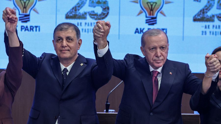 Turquie: le maire d'Izmir quitte l'opposition pour rejoindre le parti au pouvoir