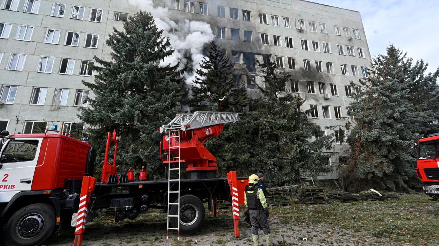 Ukraine: 15 morts dans des frappes russes, Zelensky dénonce l'accord Russie-USA sur le diesel