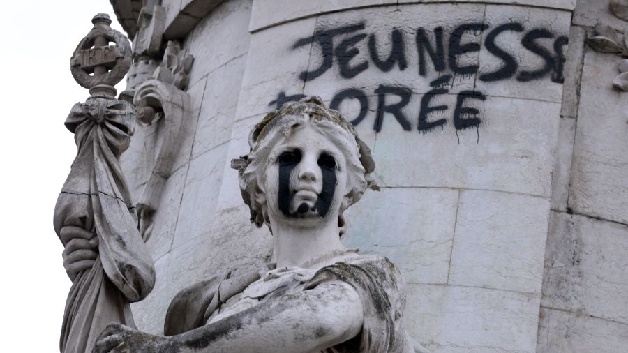 Violences en France: nouveau couvre-feu mercredi soir dans certains secteurs de Paris