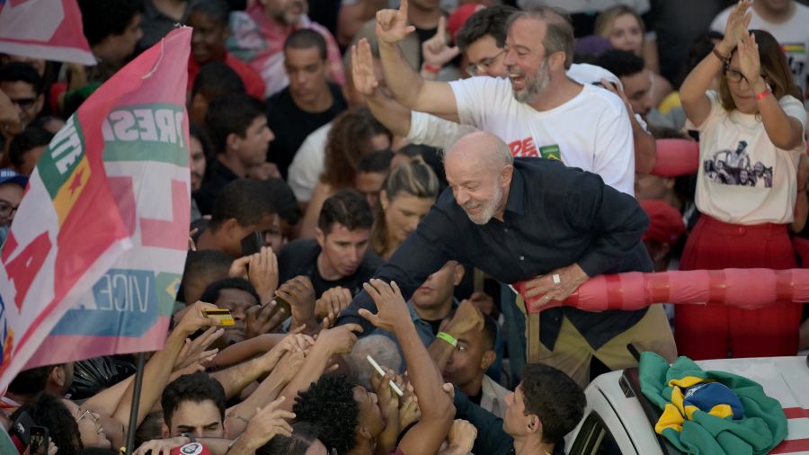 Brésil: Lula a déposé son recours pour disqualifier Bolsonaro de la présidentielle