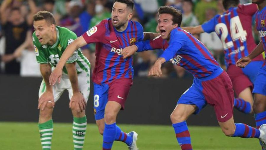 Jordi Alba propulse le Barça en C1