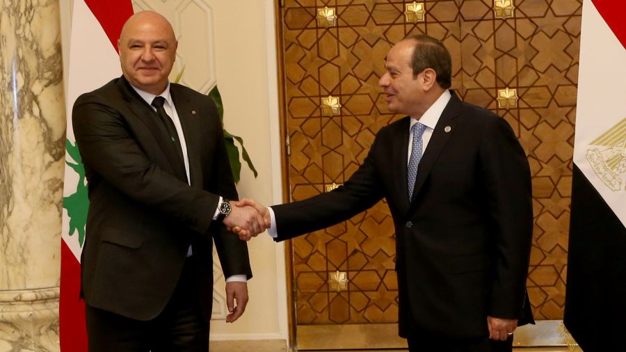 Aoun depuis le Caire: Israël doit respecter l’accord de cessez-le-feu avec le Liban