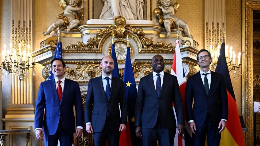 Paris initie un nouveau format de discussions pour «une paix solide» en Ukraine