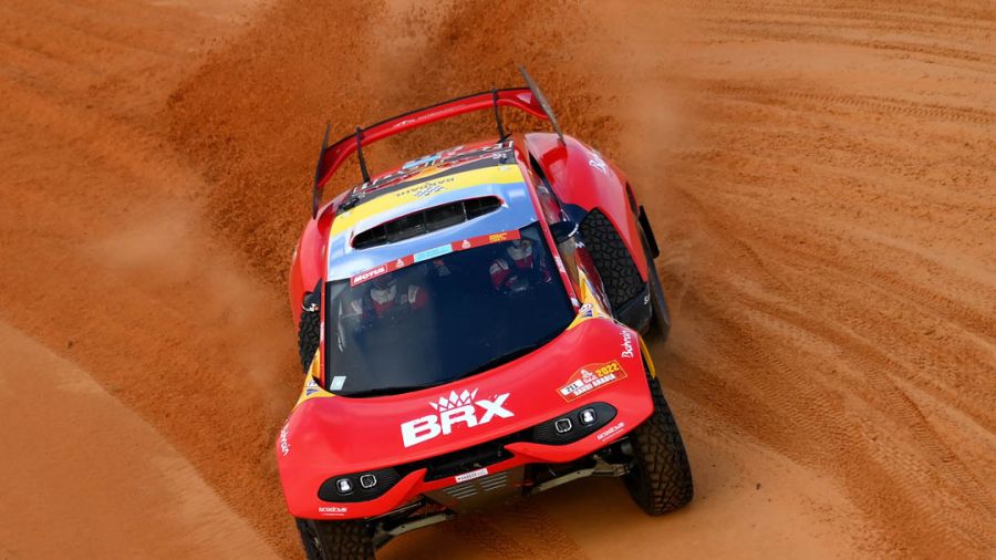 Dakar : Loeb grappille mais reste loin
