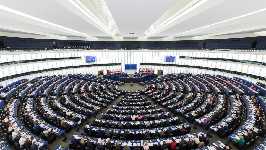 Le Parlement européen approuve le prêt de 90 milliards d'euros à l'Ukraine
