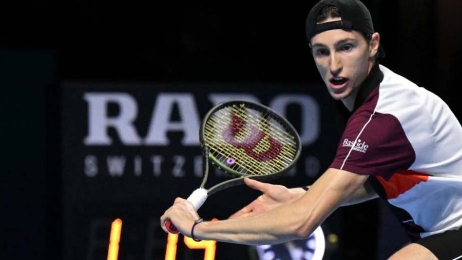ATP: Medvedev fait craquer Tsitsipas en demie et défendra son titre à Vienne