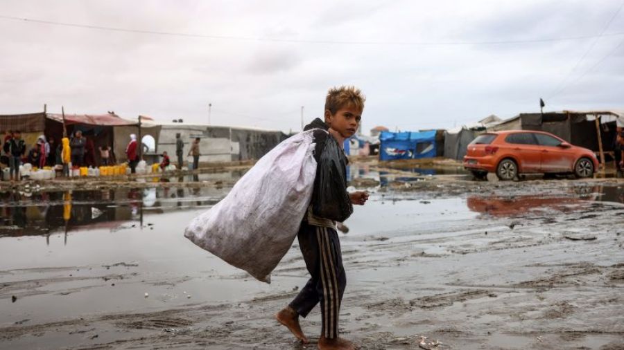 Premier convoi d'aide vers Gaza, Israël annonce une pause des combats