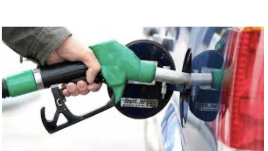 Carburants: nette baisse des prix après la suppression de la taxe