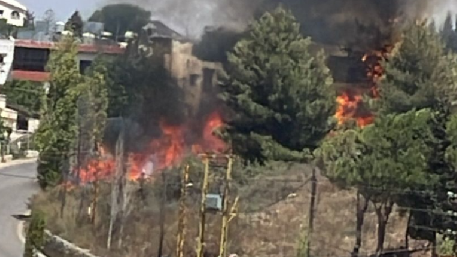 Feux de forêt dévastateurs au Akkar: les flammes menacent des habitations