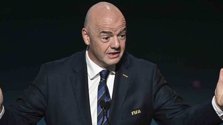 Fifa: trois confédérations désavouent Infantino