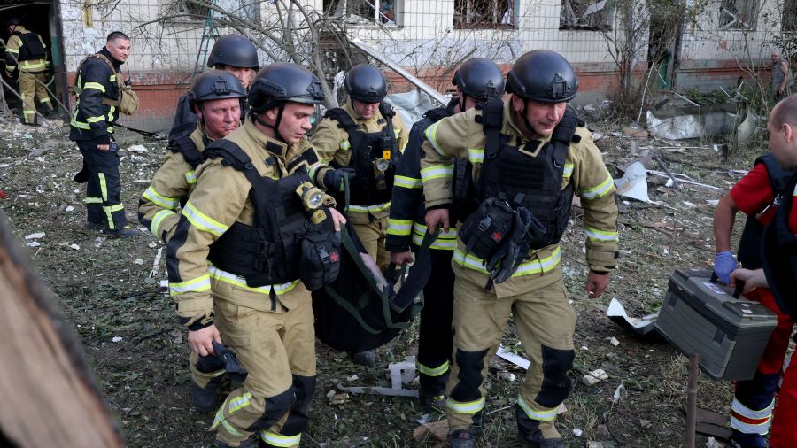 Dix morts dans une nouvelle attaque russe de missiles balistiques à Kiev