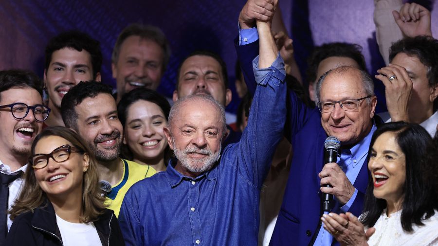 Brésil: Lula décroche un quatrième mandat, Bolsonaro veut l'annulation du scrutin