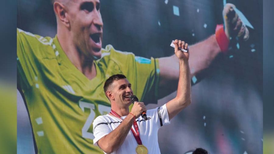 Martinez acclamé par une foule impressionnante