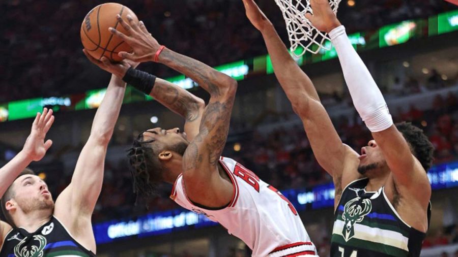 Play-offs NBA: Bucks et Heat s'échappent, Nuggets et Pelicans s'accrochent