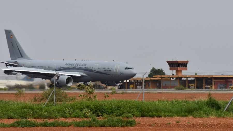 Niger: les évacuations continuent, nouvelle réunion de la Cédéao
