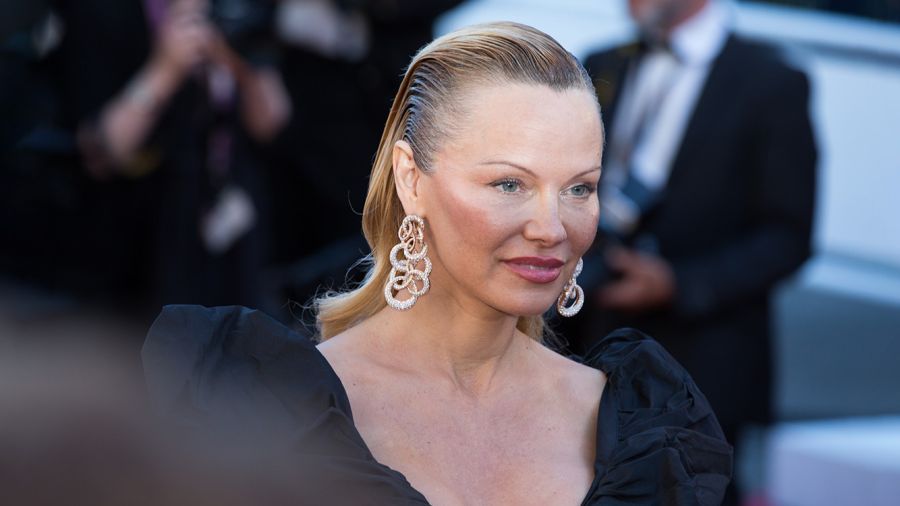 Pamela Anderson se réinvente 32 ans après "Baywatch" et rêve de théâtre