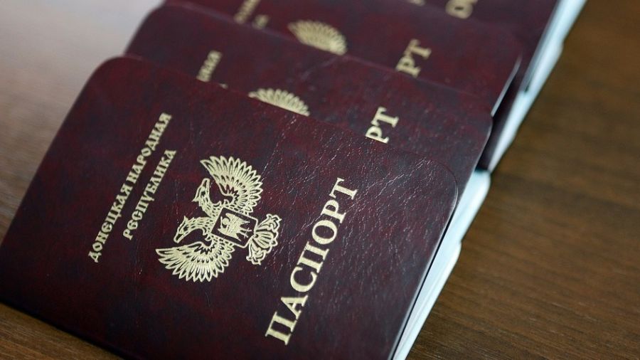 "Effacer l'identité": en Ukraine, l'arme des passeports russes