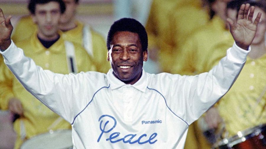 Les proches de Pelé à son chevet à l'hôpital