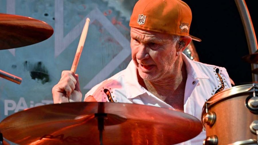 Les Red Hot Chili Peppers enflamment la France