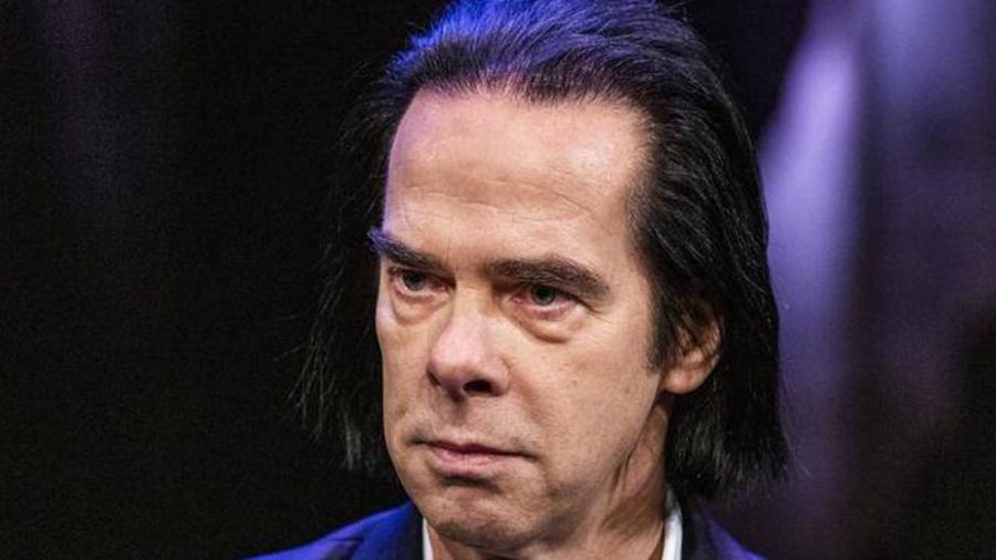 Le rockeur Nick Cave exulte sur scène